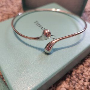Beautiful Teardrop Bangle